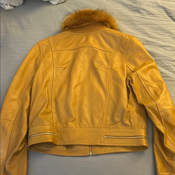 Marciano Camel Leather Jacket with Fur Collar and Zipper Closure - Picture 3 of 3
